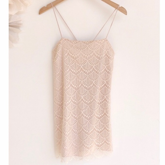 LULU’S LACE DRESS - Picture 2 of 2